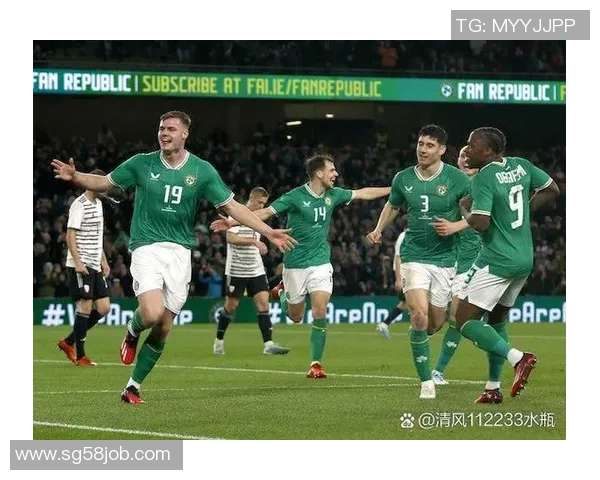 泪洒绿茵梦断球场英雄孤影诉说足球无尽伤感